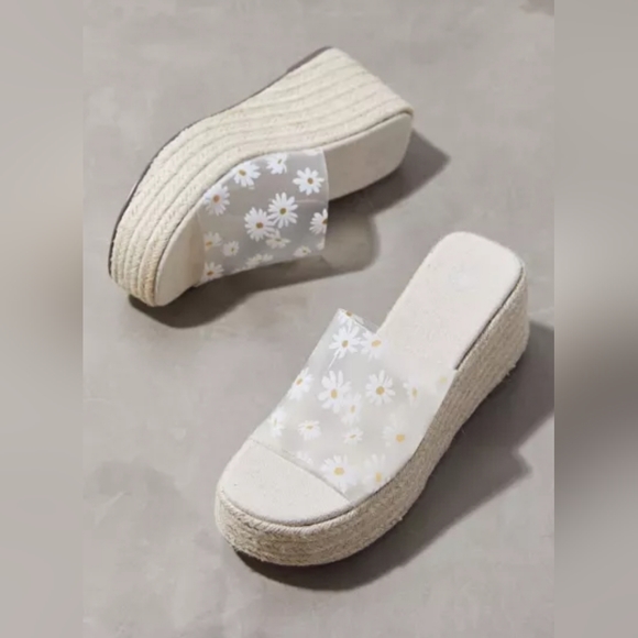 NWOT/ UO Solano Daisy Espadrille Wedge Size 10 - Picture 1 of 6